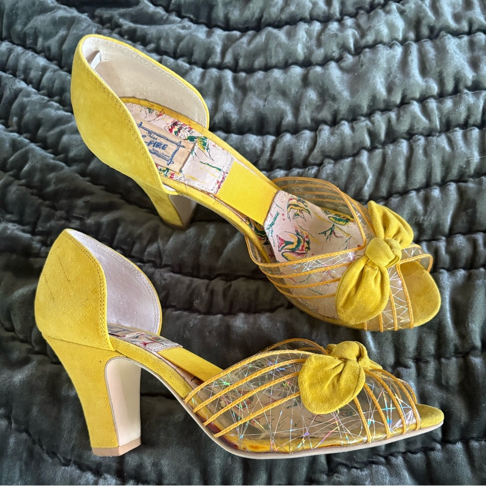 iss L Fire Yellow  Suede and Halo graphic Plastic Sling Pumps, Sz 40